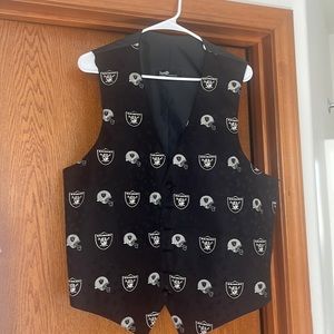 New with tags mens NFL Raiders vest